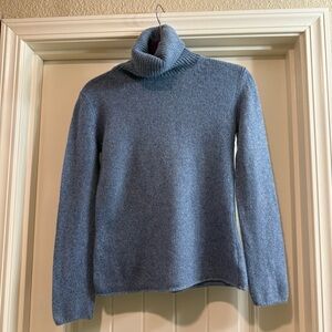 Cashmere turtleneck blue sweater